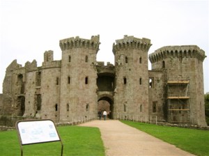 raglan-castle